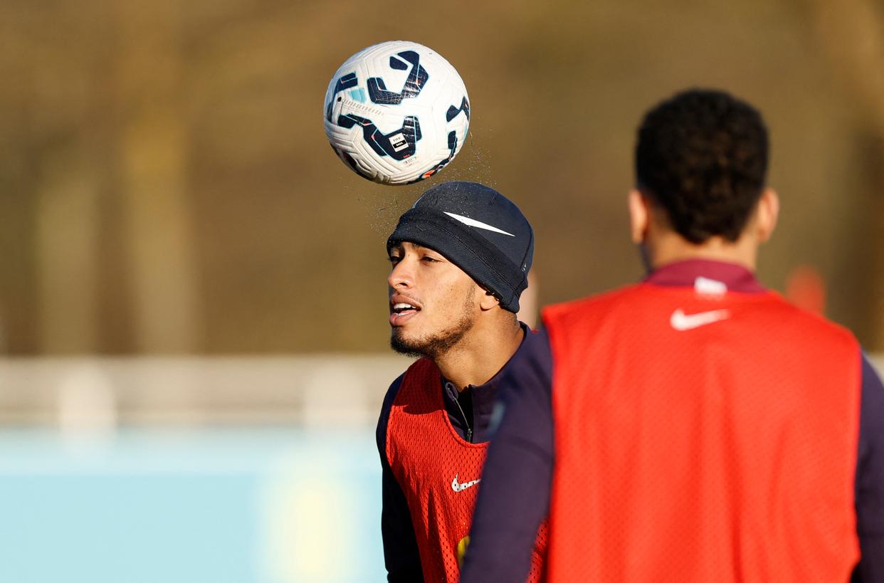 爱游戏tv-关于英格兰队士气高涨，力求在球场上一展身手的信息