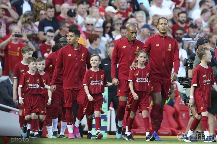 足球传奇：巴西名宿在慈善比赛中展现出色表现的简单介绍